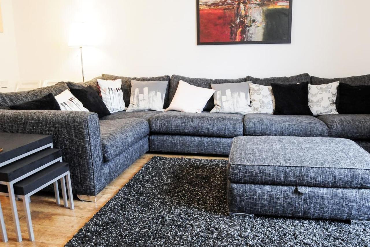 Peaceful And Quiet In A Bustling Appartement